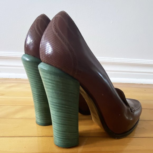 a pair of high-heeled brown Fendi Escarpin - Picture 5 of 11